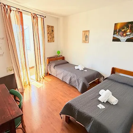 Y Matias ホステル